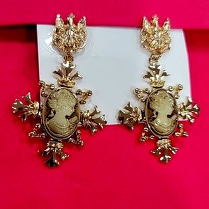 Gold Tone Classy Earrings